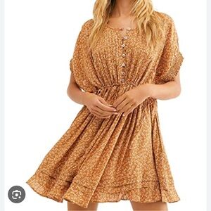 Free People Button-Front Floral Mini Dress in Tan! Really cute size medium🍂
